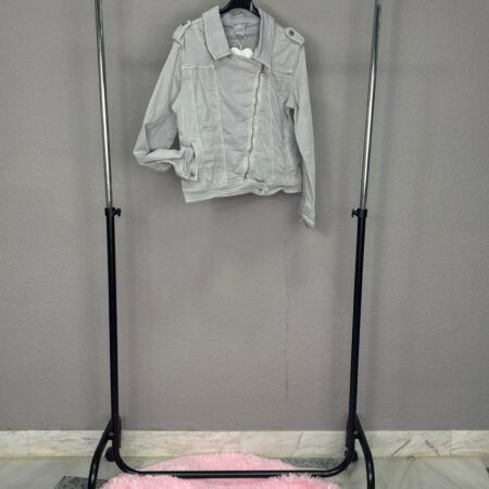 Cazadora vaquera cremallera cruzada